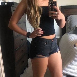 Levi’s Black Denim Shorts 💕🌸